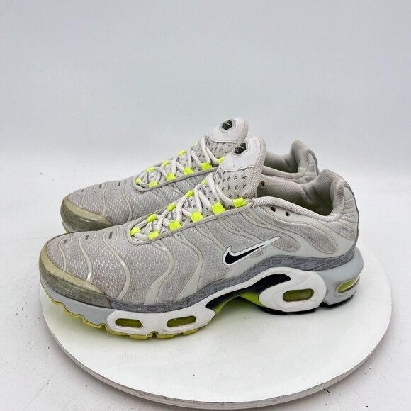 Nike Air Max Plus Youth Size 7Y Women 8.5 CD0609 015 White Volt Training Shoes - Picture 1 of 12